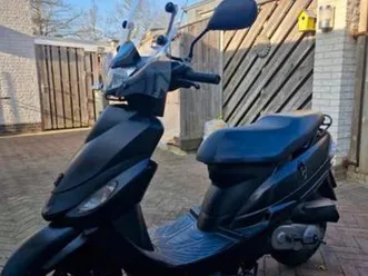 peugeot v-clic mat zwart(geel kenteken) — scooters | peugeot — marktplaats