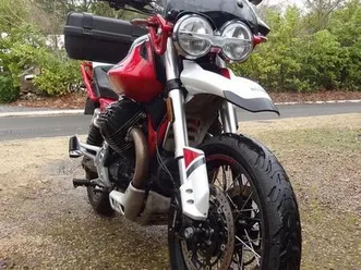 ② moto guzzi v85tt rosso kalahari de 2020