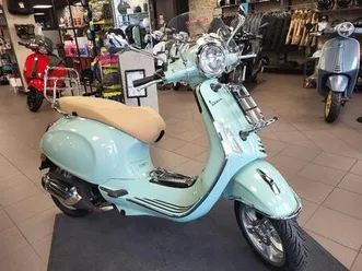 ② vespa primavera touring green 50 cc