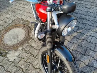 triumph street twin