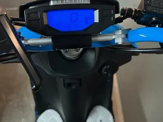 motorroller peugeot naked