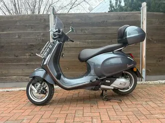 vespa primavera touring 125 mit koffer - wie neu!