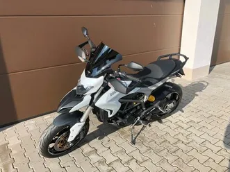 ducati hyperstrada 821