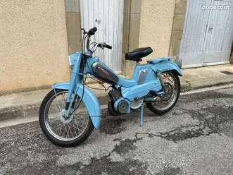 mobylette bleue av88