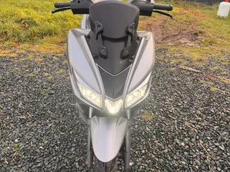 scooter aprillia sxr 50 gris