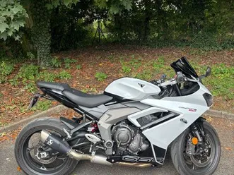 triumph daytona 660