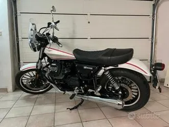moto guzzi v9 roamer