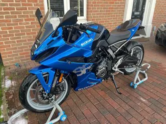 suzuki gsx-8r 776 super sports petrol manual euro 5 (83 ps) 776 cc