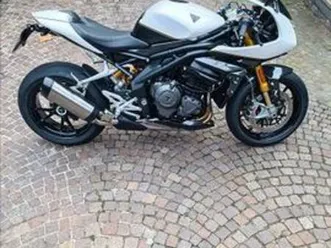 triumph speed triple 1200 rr abs