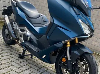 ② honda forza 750 en excellent état