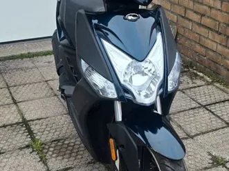 scooter bleu métallisé