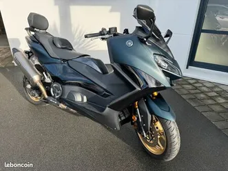yamaha tmax 560 tech max – juin 2022 – 5 400 km – akrapovič homologuée – état exceptionnel