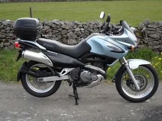 ② zeer mooie suzuki freewind 650 slechts 8.200km bj2003