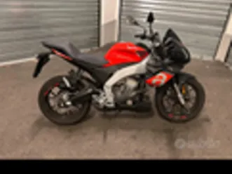 moto aprilia tuono 125