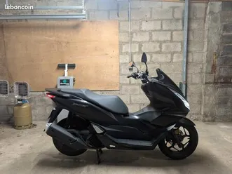 honda pcx 125 – état neuf – 4 700 km – garantie 2029 – options