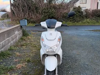 scooter peugeot kisbee blanc – très bon état