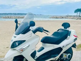 piaggio x-evo 125 cc – excellent état – prêt à rouler