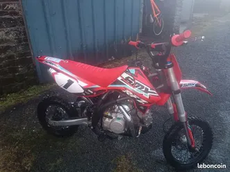 dirt bike 150 rxf 12/14■j avait acheté la moto pour ma femme mais elle a fait qu'une sortie avec