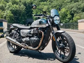 triumph street twin ■très bonne état ■options : - poignées chauffantes ■ - protections de cylindres ■ - antivol triumph■pour plus de renseignements veuillez me 