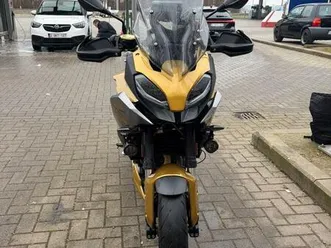 ② bmw f900 xr