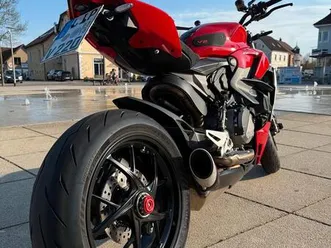 ducati streetfighter v2