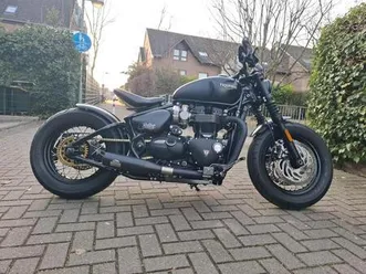 triumph bonneville bobber black