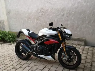 triumph speed triple r 2016 crystal white