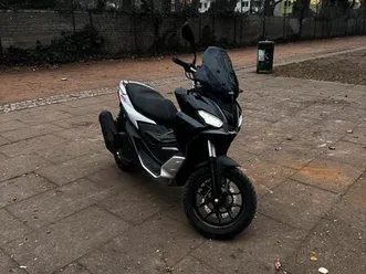 aprilia sr gt 125