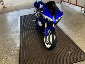 yamaha r1 sportive, bleue, super affaire!