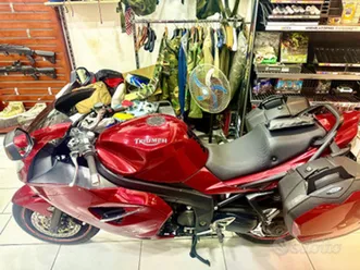 triumph sprint 1050 st