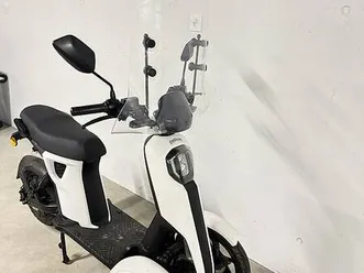 scooter tre ruote elettrica due velocità. canton tessin -