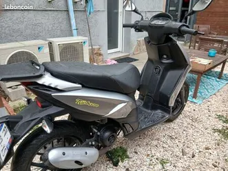 vend scooter piaggo typhoon