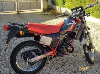 cagiva aletta rossa 1982 fond de magasin avec seulement 74km au compteur. collector