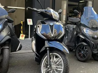 piaggio beverly 300 cc garantie 60 mois noir brillant tres