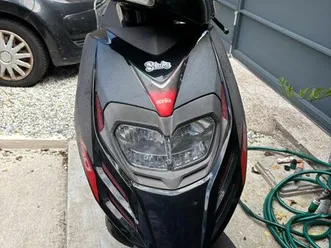 scooter 50 cc aprilia sr motard