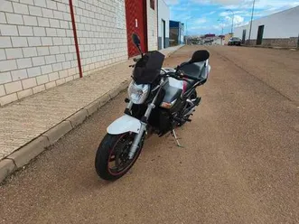 suzuki - gsr 600