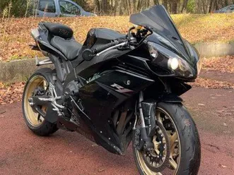 yamaha r1
