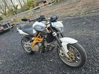 ② aprilia shiver 750 parelmoer wit met carbon afwerking!!!!