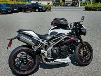 ② triumph speed triple rs 1050 cc 2018