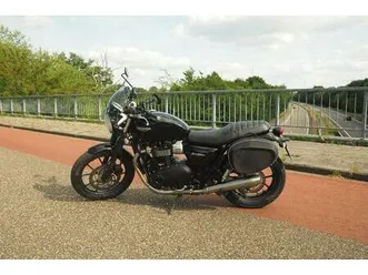 ② triumph street twin