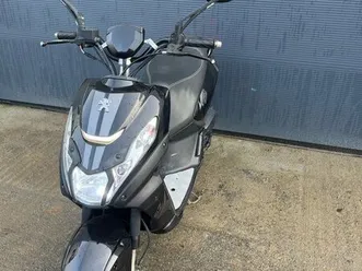 scooter peugeot streetzone