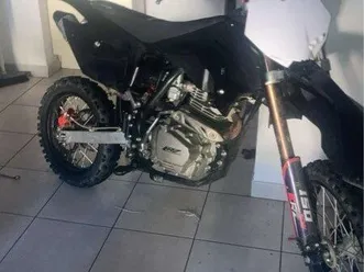vend ou échange dirt 150 crz