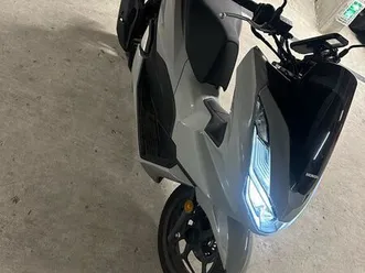 honda pcx 125 - entretien suivi – excellent état