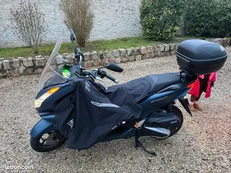 honda pcx 125 – 2024 – bleu – 2 895 km – très bien équipé