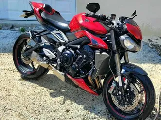 moto triumph street triple rs