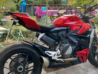 ducati streetfighter v2 top nur 2770km einarmschwinge!