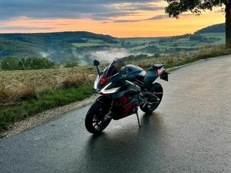 aprilia rs 660 schwarz
