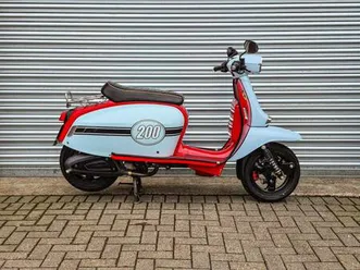 scomadi turismo leggera 200