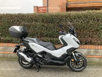 abs! tc! mo-i! 4.698km! karcmentes gyári állapot! 2027.06.21-ig garanciális!