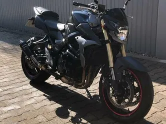 suzuki gsr 750